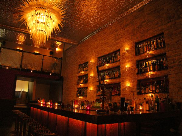 How to Create a Speakeasy Bar in the UK